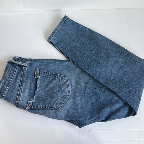 Good American Good Legs Blue 187 skinny jean w some distressing and zip closure - Picture 10 of 16